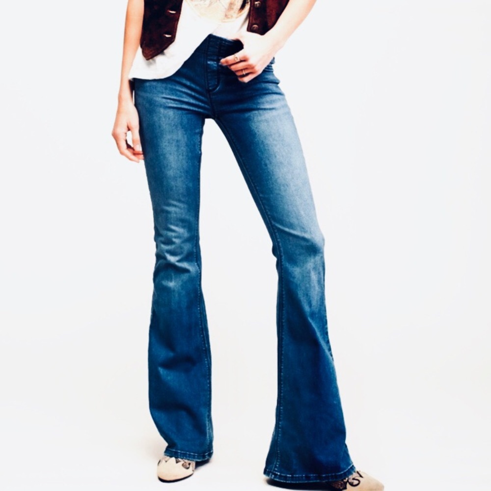 PEOPLE’S LIBERATION “Bella” Bell Bottom Flare Jeans W25